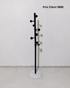 Porte-manteau design noir avec base ronde blanche