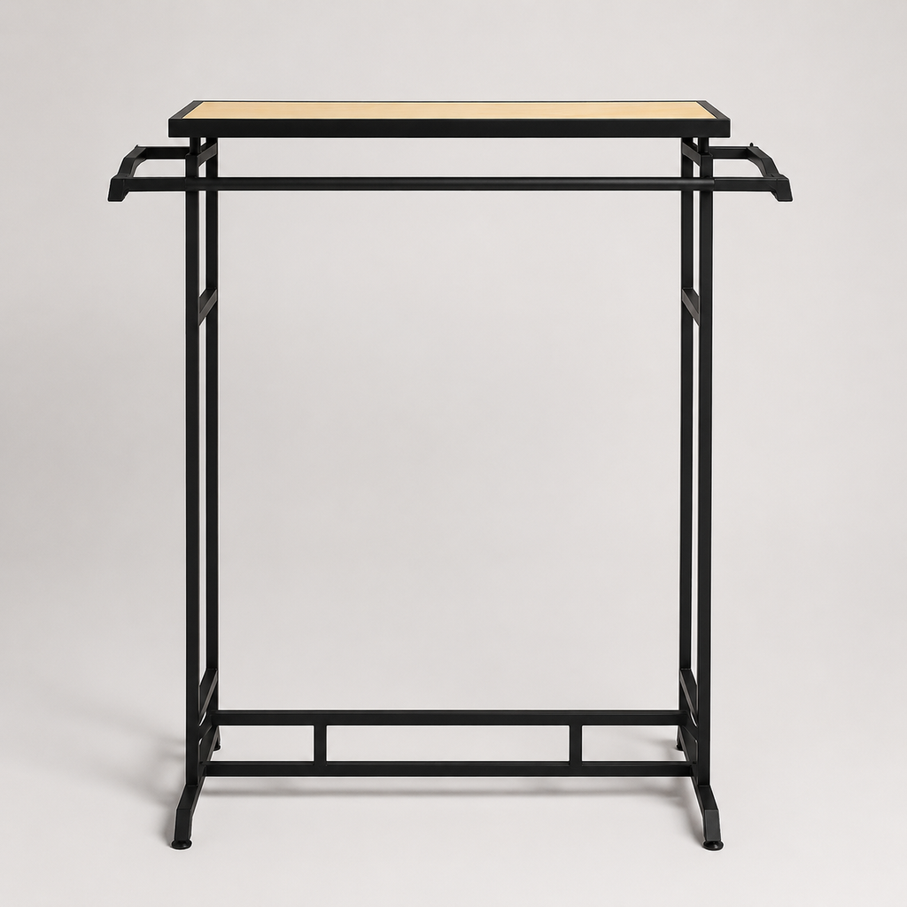 Portant vêtements noir avec plateau
